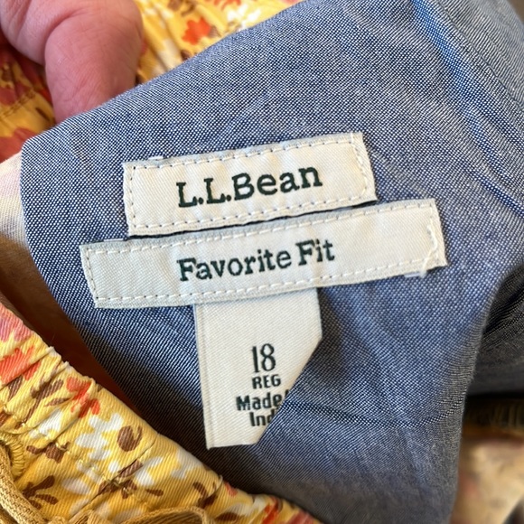 Flowery shorts - Picture 2 of 2